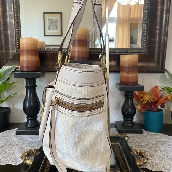 Coach Legacy Signature Classic C Logo, Leather/Linen Tote, Ivory, Gold Hardware - Picture 6 of 17